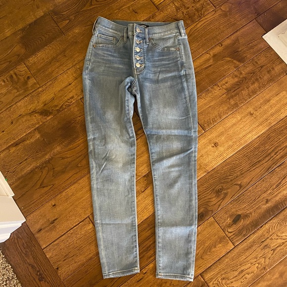 Express Denim - Express Women's Skinny Jeans in Light Wash Denim